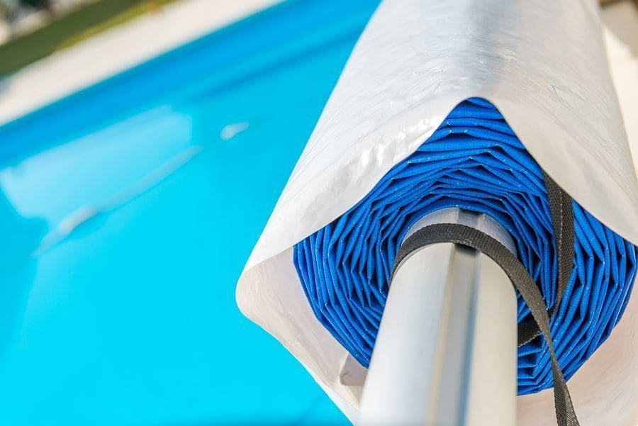 Pool Builder In Arizona - The Pros and Cons of a Swimming Pool Cover
